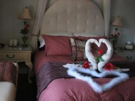 Spend an anniversary at the Cottonwood Hotel.