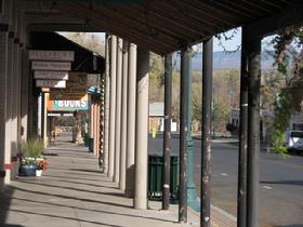 Cottonwood AZ wine tasting rooms, olive oil sampling, coffee