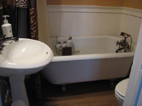 1925 Clawfoot Tub