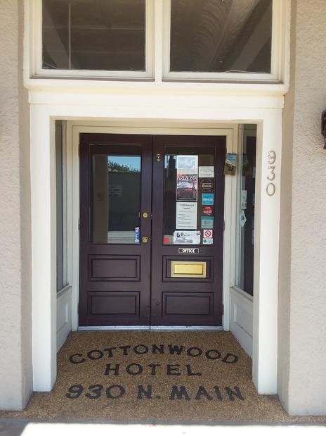Cottonwood Hotel Office