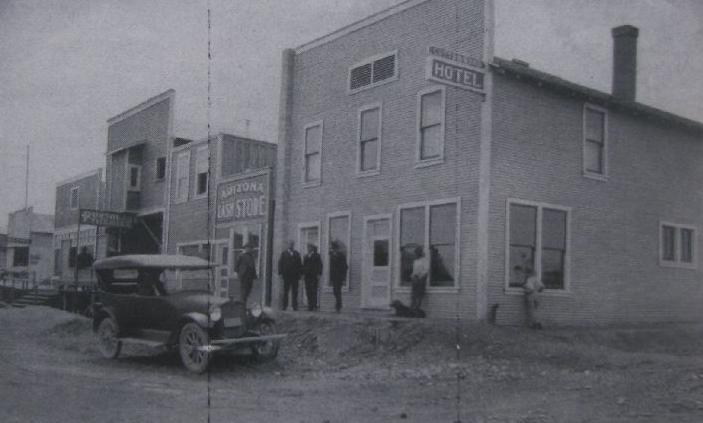 image historic Cottonwood Hotel 1917 main street arizona near sedona