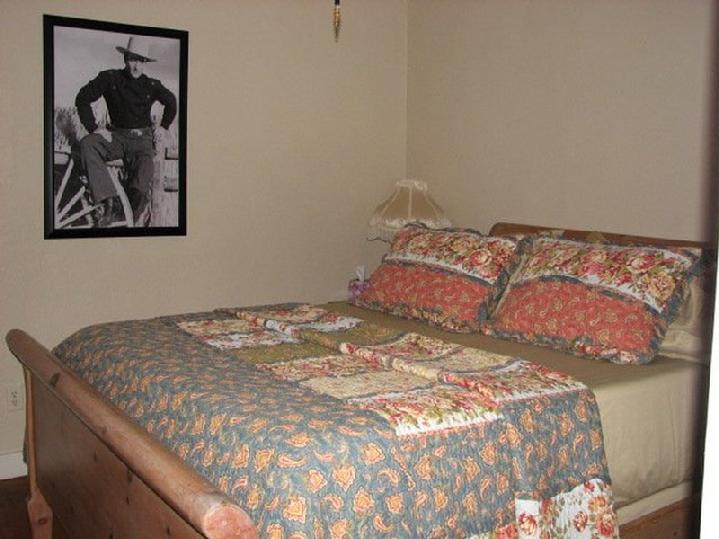 Cottonwood Hotel John Wayne Suite
